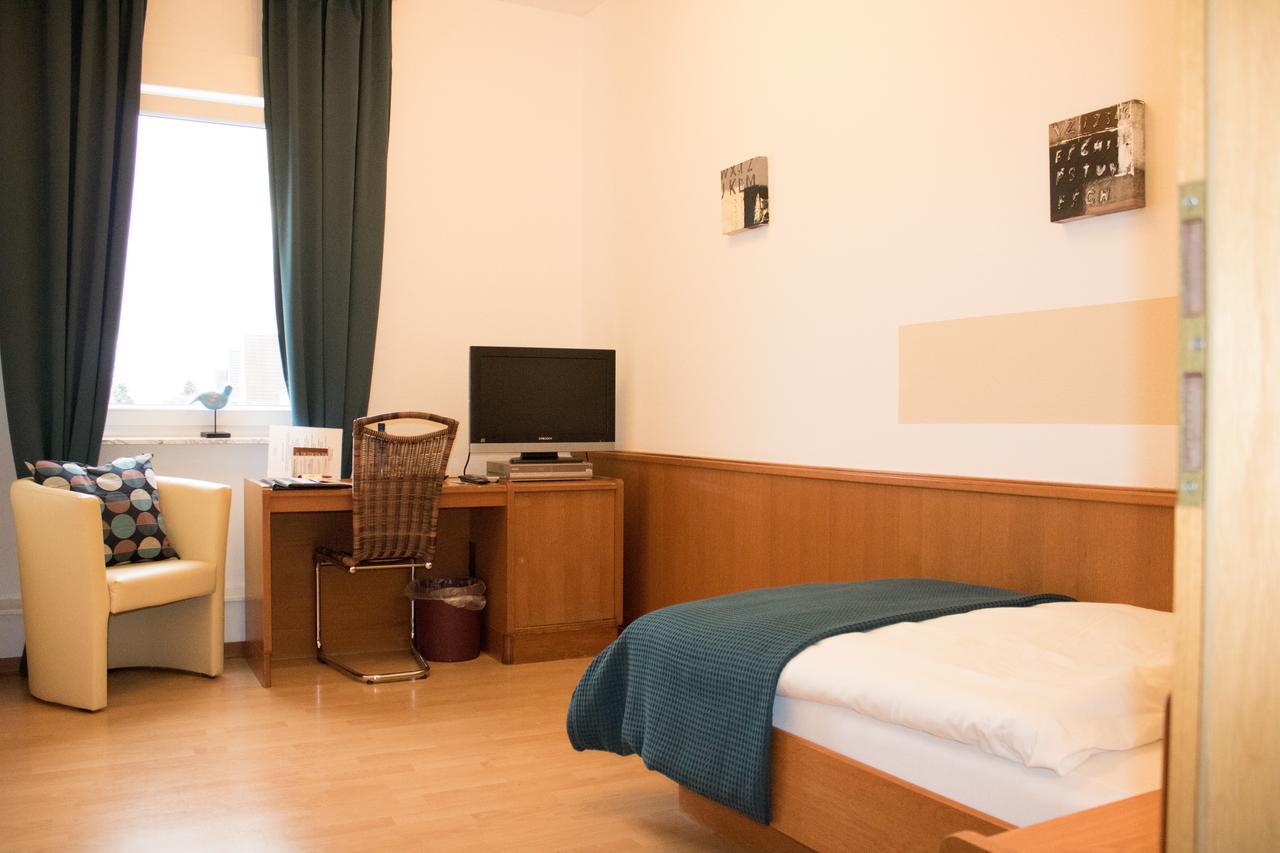 Stadthotel Russelsheim Buitenkant foto