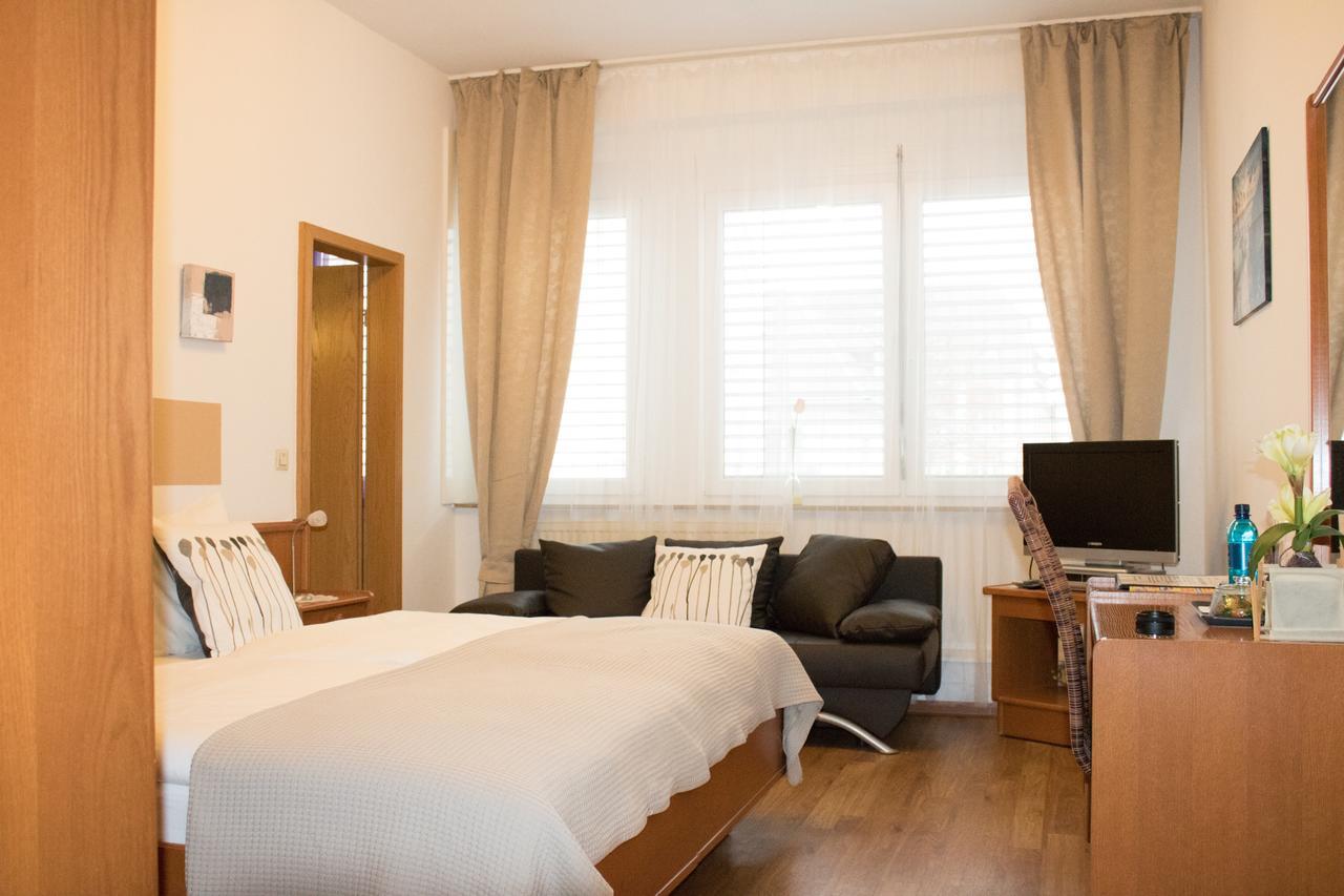 Stadthotel Russelsheim Buitenkant foto