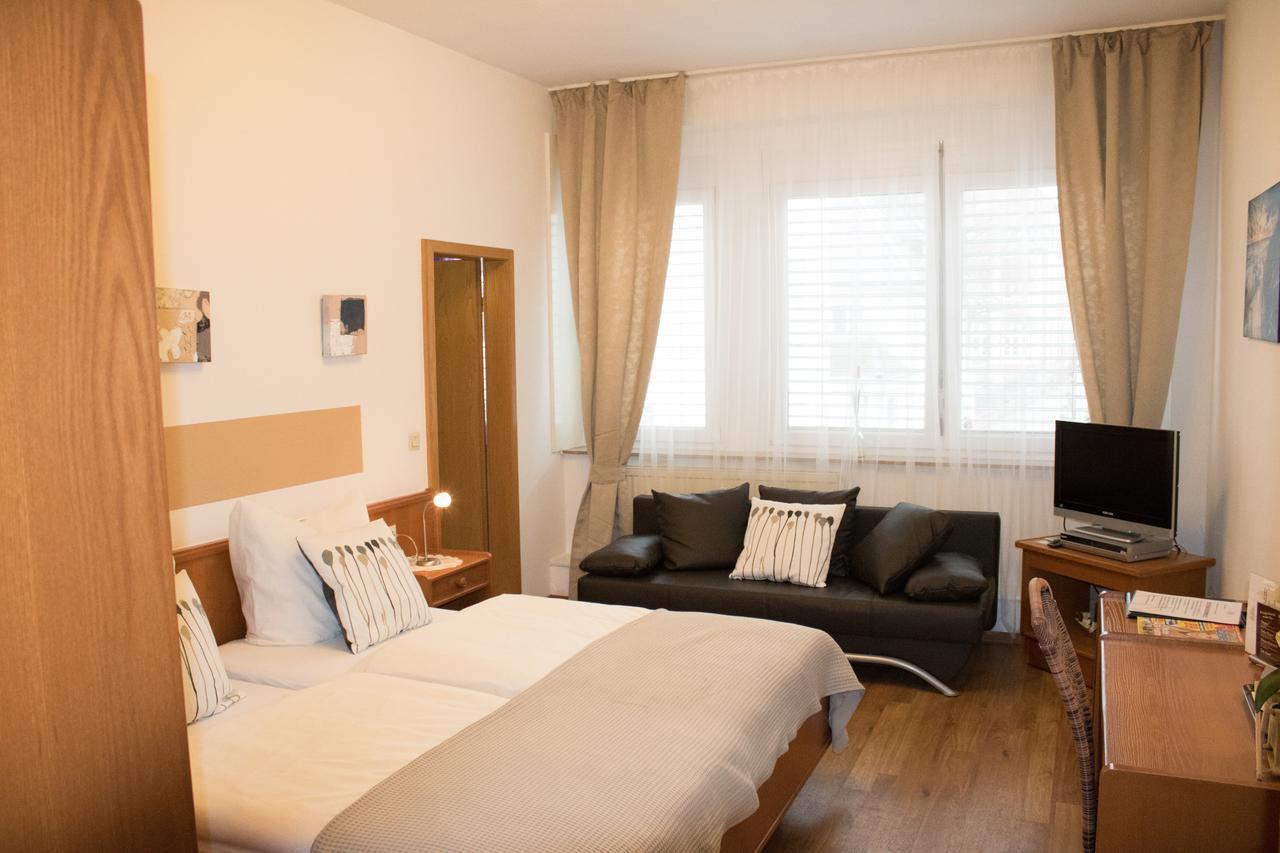 Stadthotel Russelsheim Buitenkant foto